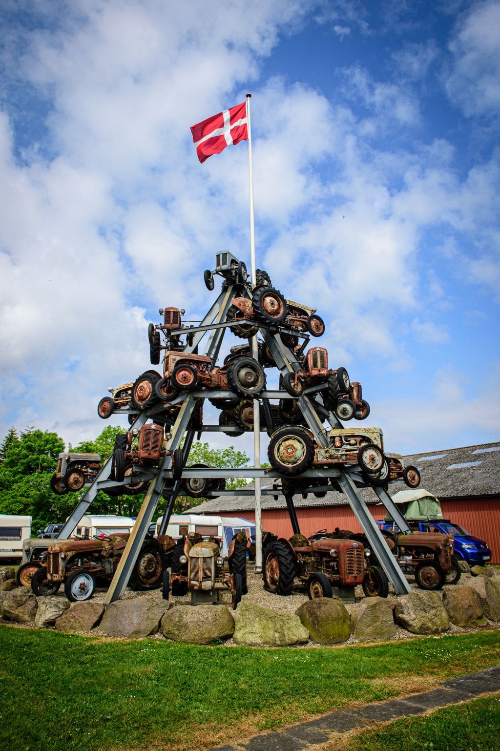 Alrø og Danmarks Ferguson Museum – med kæmpetarteletter på Café Alrø